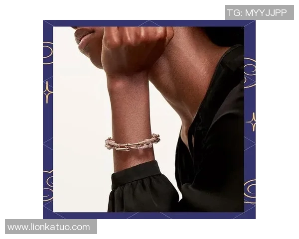 足球球星同款手链价格揭秘明星效应背后的奢华与价值 足球球星同款手链价格揭秘明星效应背后的奢华与价值