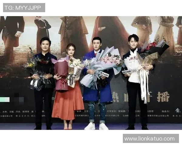 传奇巨星同框合影展现绿茵岁月激情与辉煌瞬间 传奇巨星同框合影展现绿茵岁月激情与辉煌瞬间