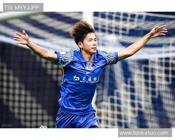 男足足球巨星的辉煌之路与成就分析:从草根到世界顶级球员的成长轨迹 男足足球巨星的辉煌之路与成就分析:从草根到世界顶级球员的成长轨迹