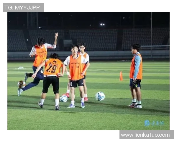 球星同款足球背心畅享运动激情打造绿茵场上时尚与性能结合